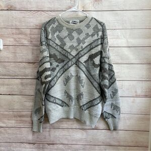 VINTAGE EXPRESSIONS‎ SWEATER IN GEOMETRIC PRINT